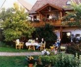 Zwei weitere Appartementwohnungen befinden sich in diesem Haus