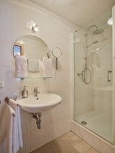 Weingut & Gästehaus Alexanderhof in Leiwen an der Mosel