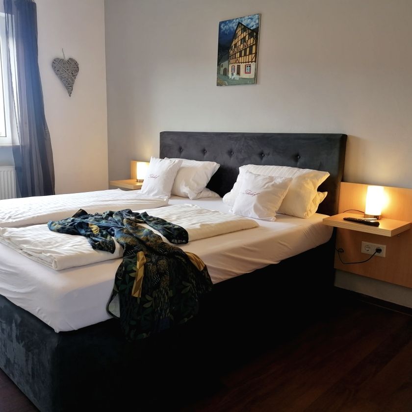 Schiefer Zimmer