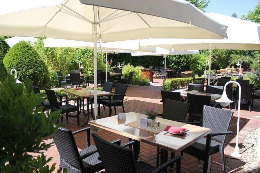 Große Gartenterrasse