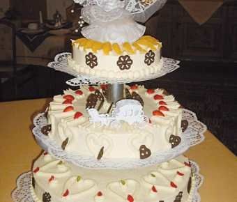 Ein besonderer Genuss sind die selbst zubereiteten Hochzeitstorten