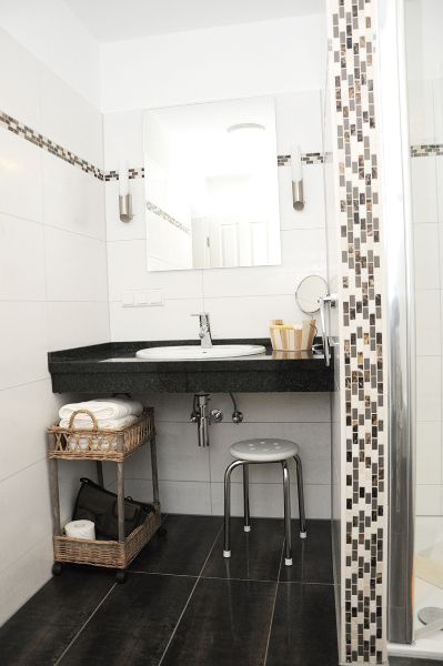 Badezimmer Burgunderwohnung