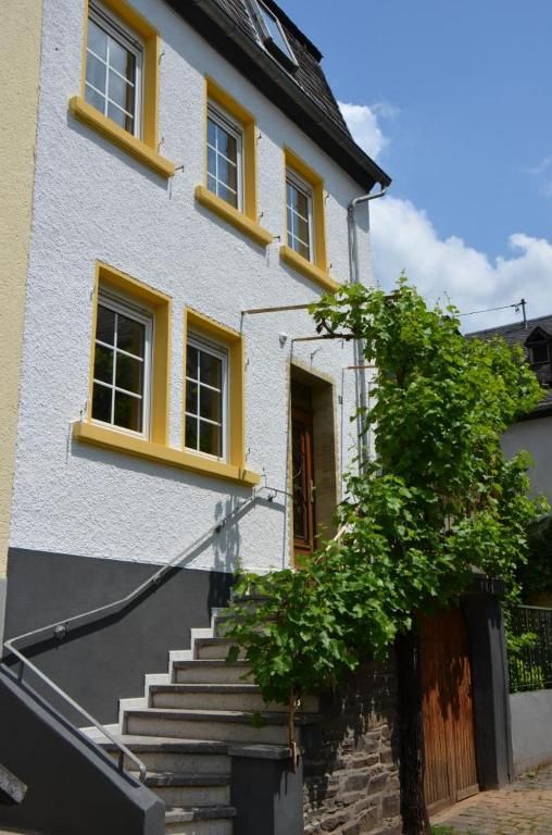 Mosel Ferienwohnung im Weingut Borchert – Springiersbacher Hof
